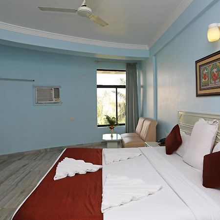 Hotel Niladri Puri Bagian luar foto