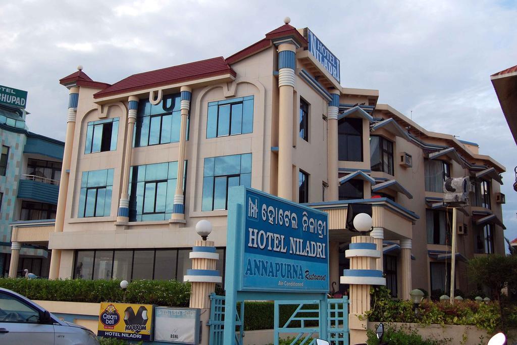 Hotel Niladri Puri Bagian luar foto