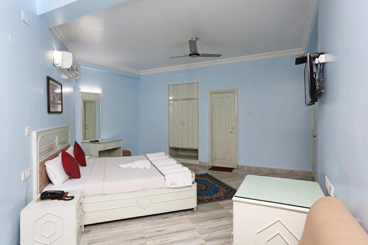 Hotel Niladri Puri Bagian luar foto