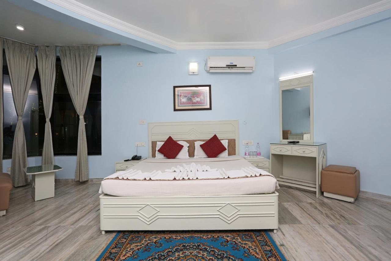 Hotel Niladri Puri Bagian luar foto