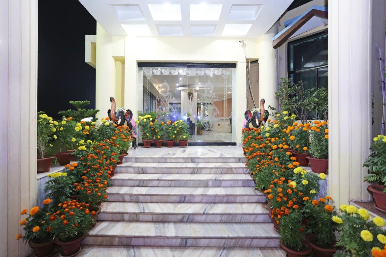 Hotel Niladri Puri Bagian luar foto