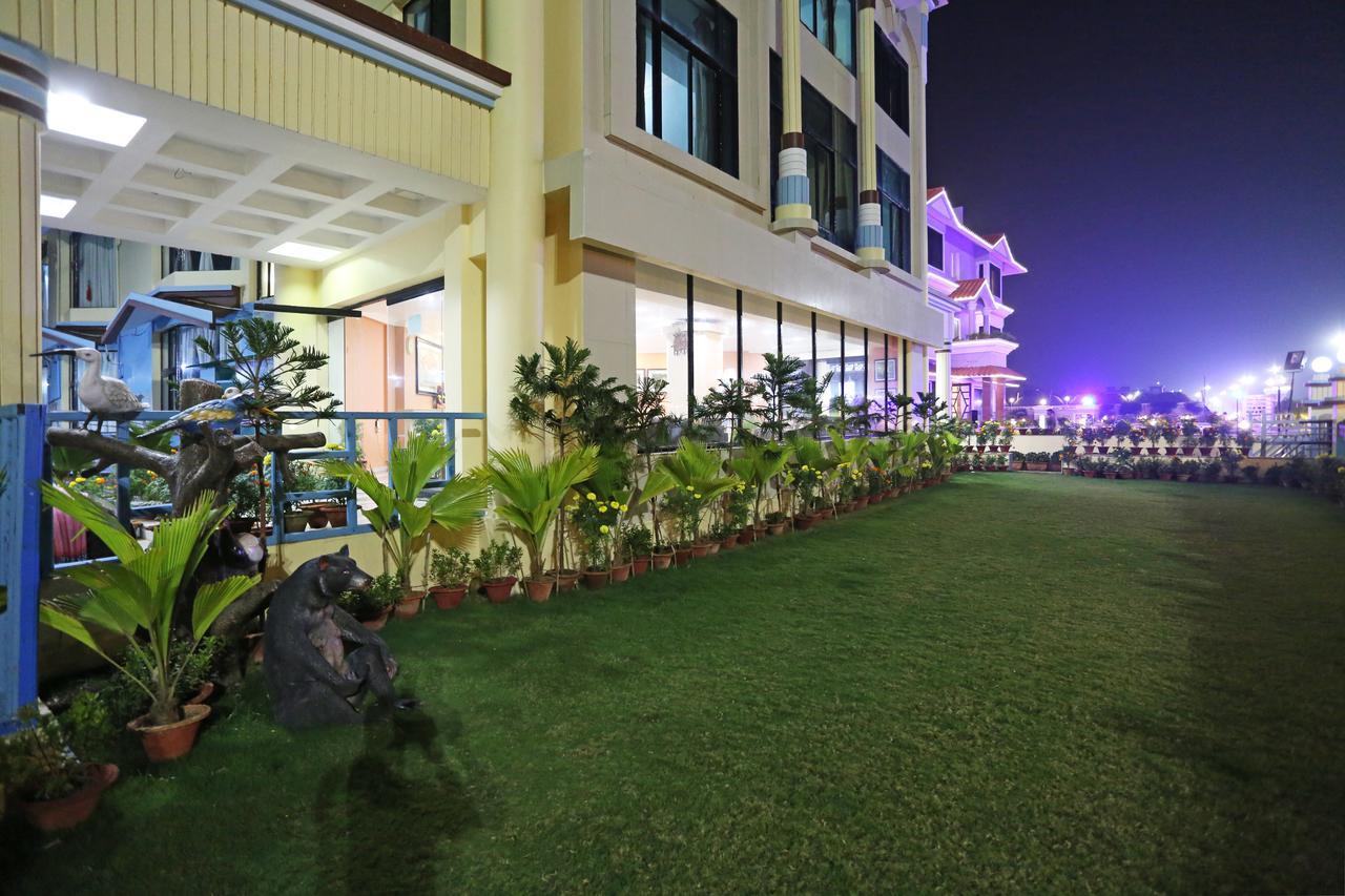 Hotel Niladri Puri Bagian luar foto