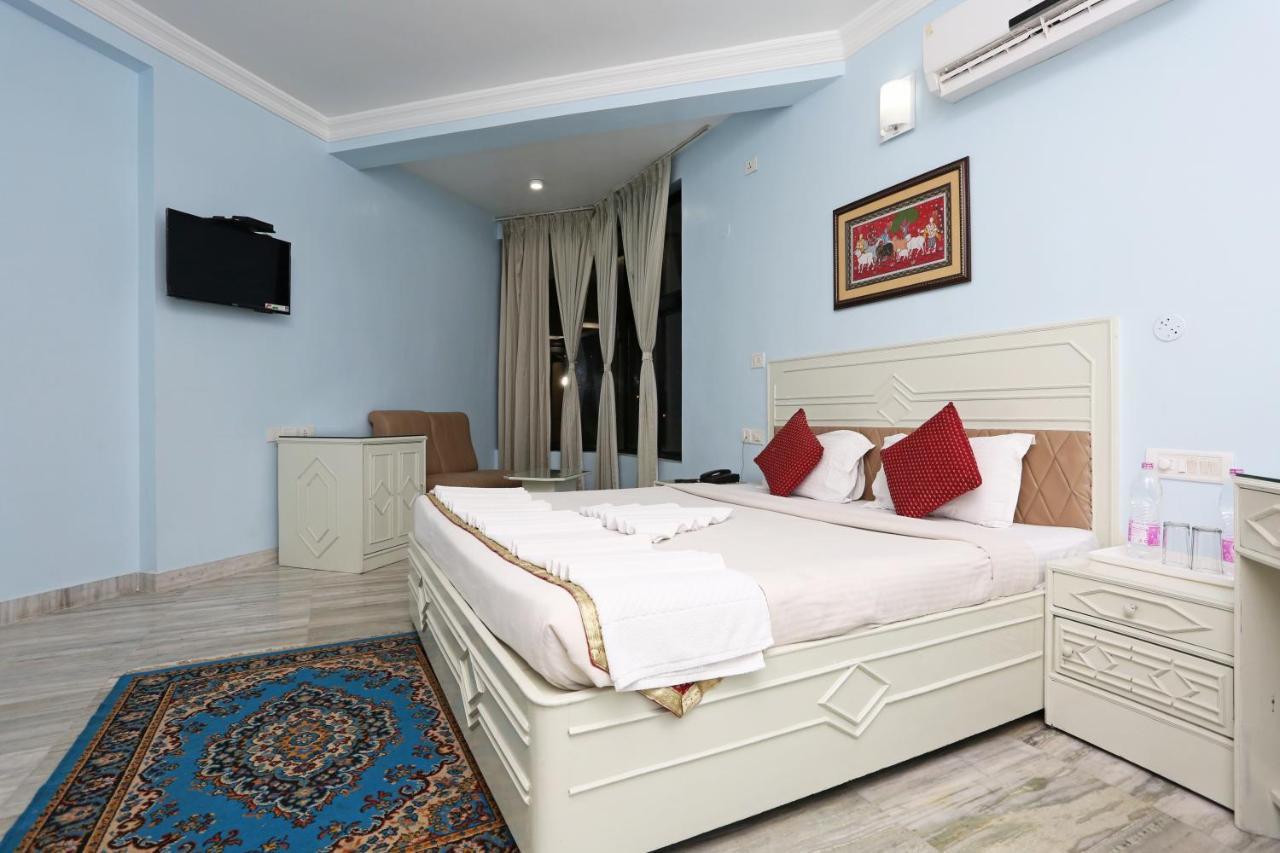 Hotel Niladri Puri Bagian luar foto