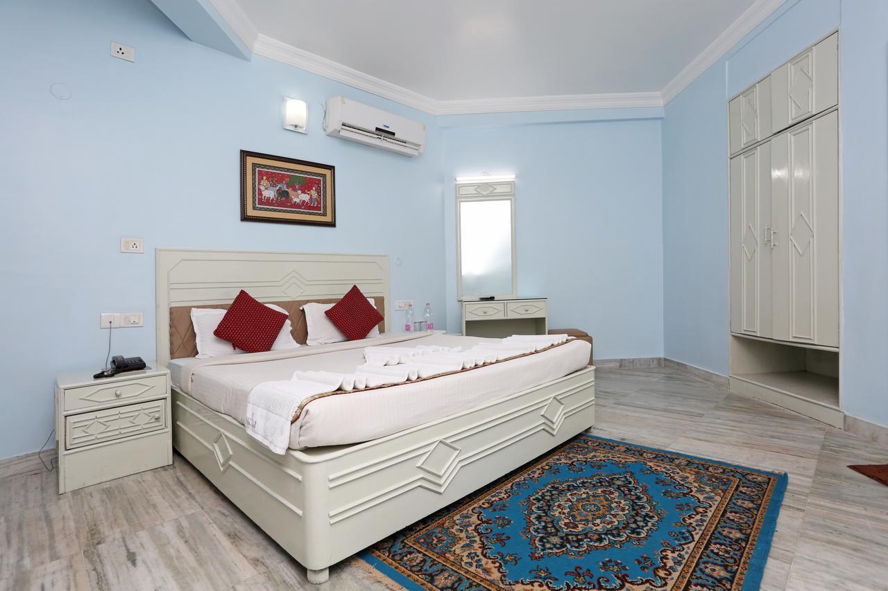 Hotel Niladri Puri Bagian luar foto