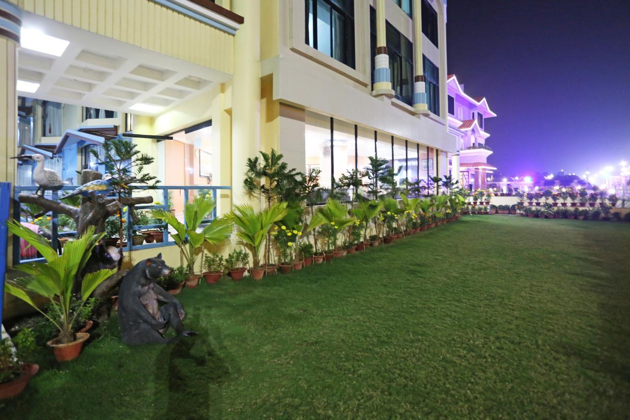 Hotel Niladri Puri Bagian luar foto
