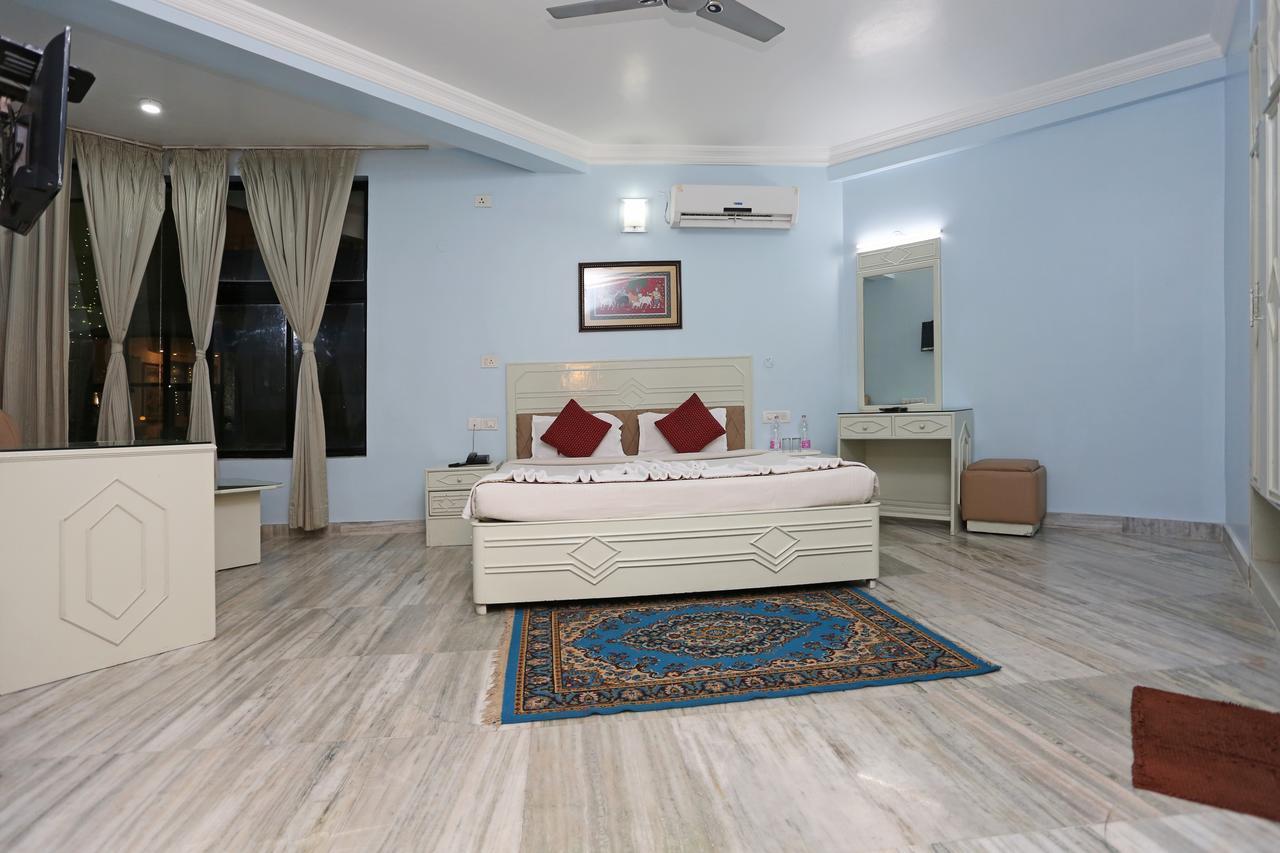 Hotel Niladri Puri Bagian luar foto