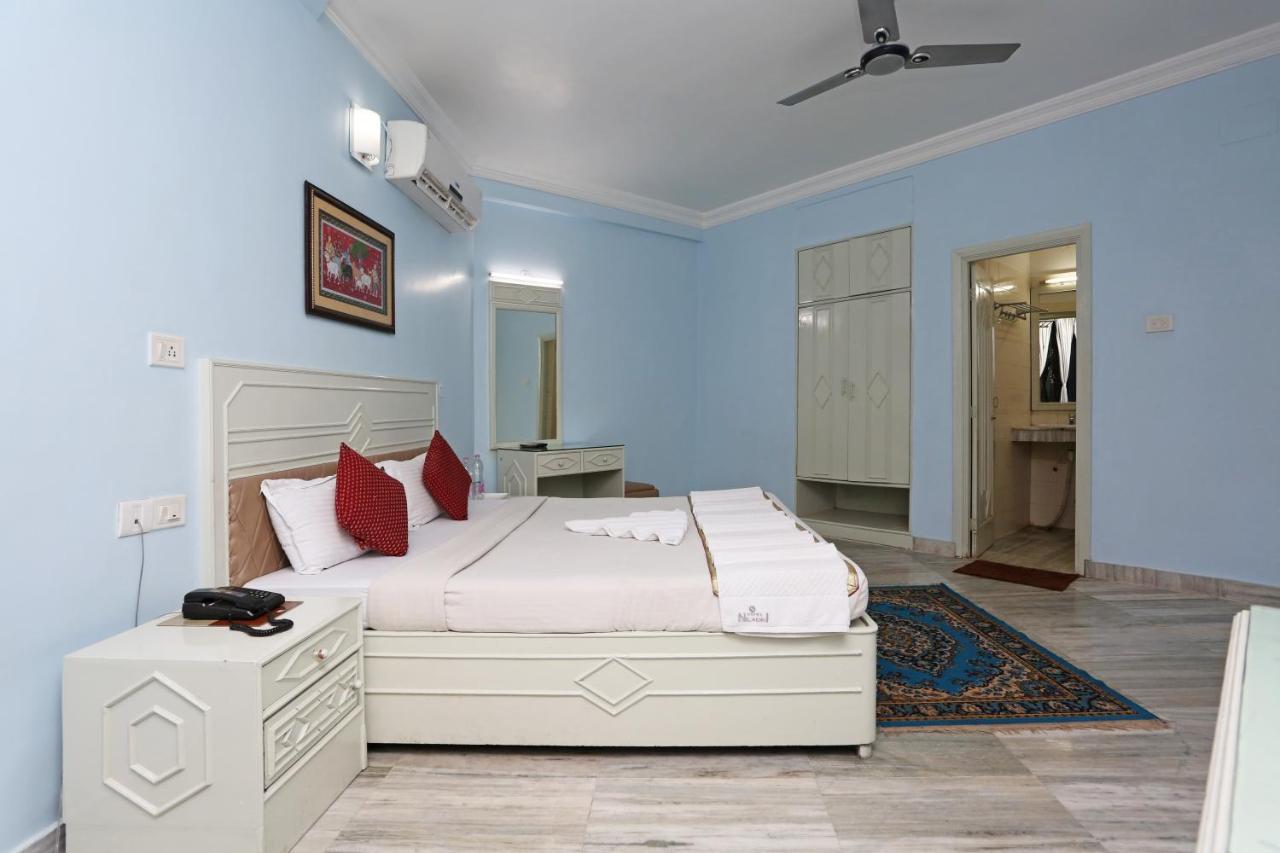 Hotel Niladri Puri Bagian luar foto