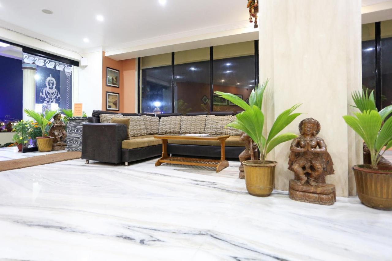 Hotel Niladri Puri Bagian luar foto