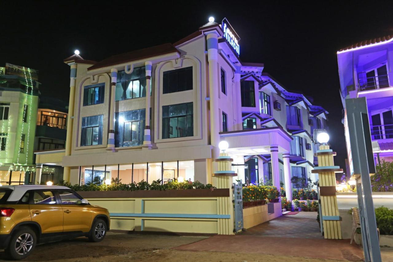 Hotel Niladri Puri Bagian luar foto