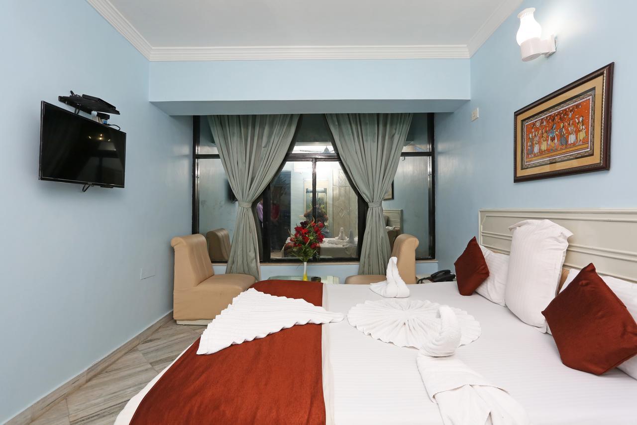 Hotel Niladri Puri Bagian luar foto