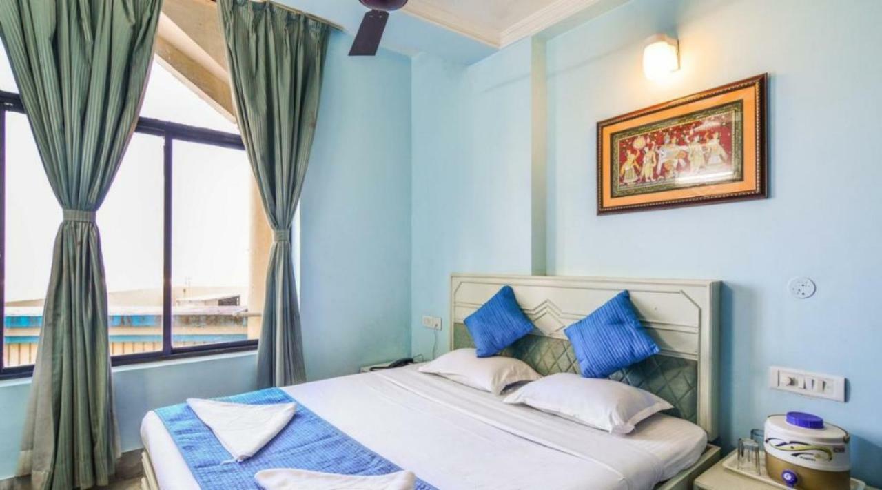 Hotel Niladri Puri Bagian luar foto