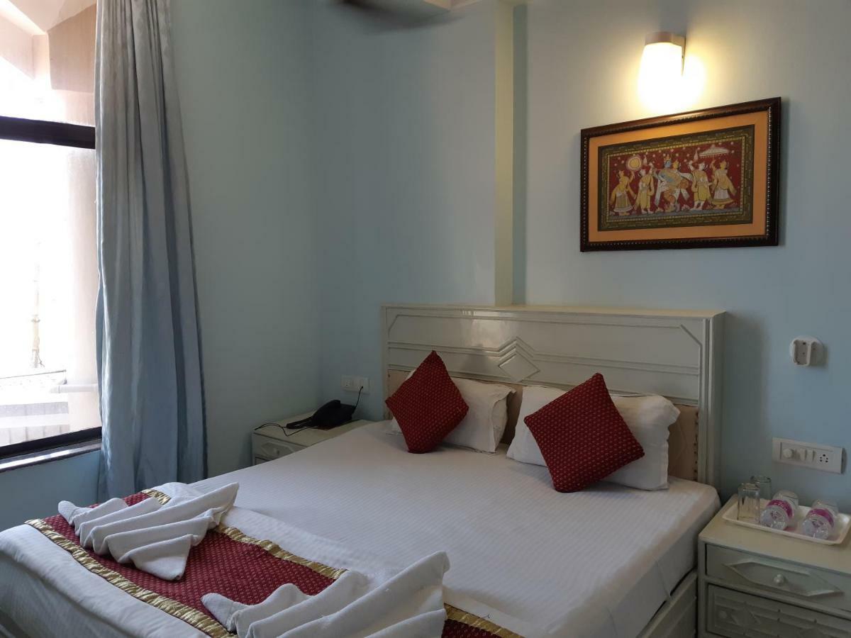 Hotel Niladri Puri Bagian luar foto